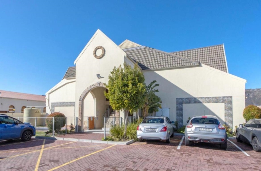 2 Bedroom Property for Sale in Whispering Pines Western Cape